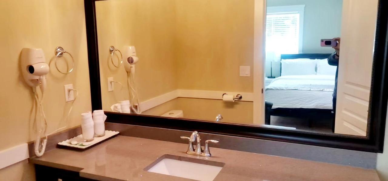 Beautiful Private Room In Blueback Beachfront Nanaimo Exterior foto